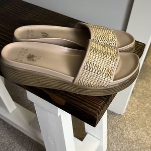 Donald Pliner slides - Fiji- size 9